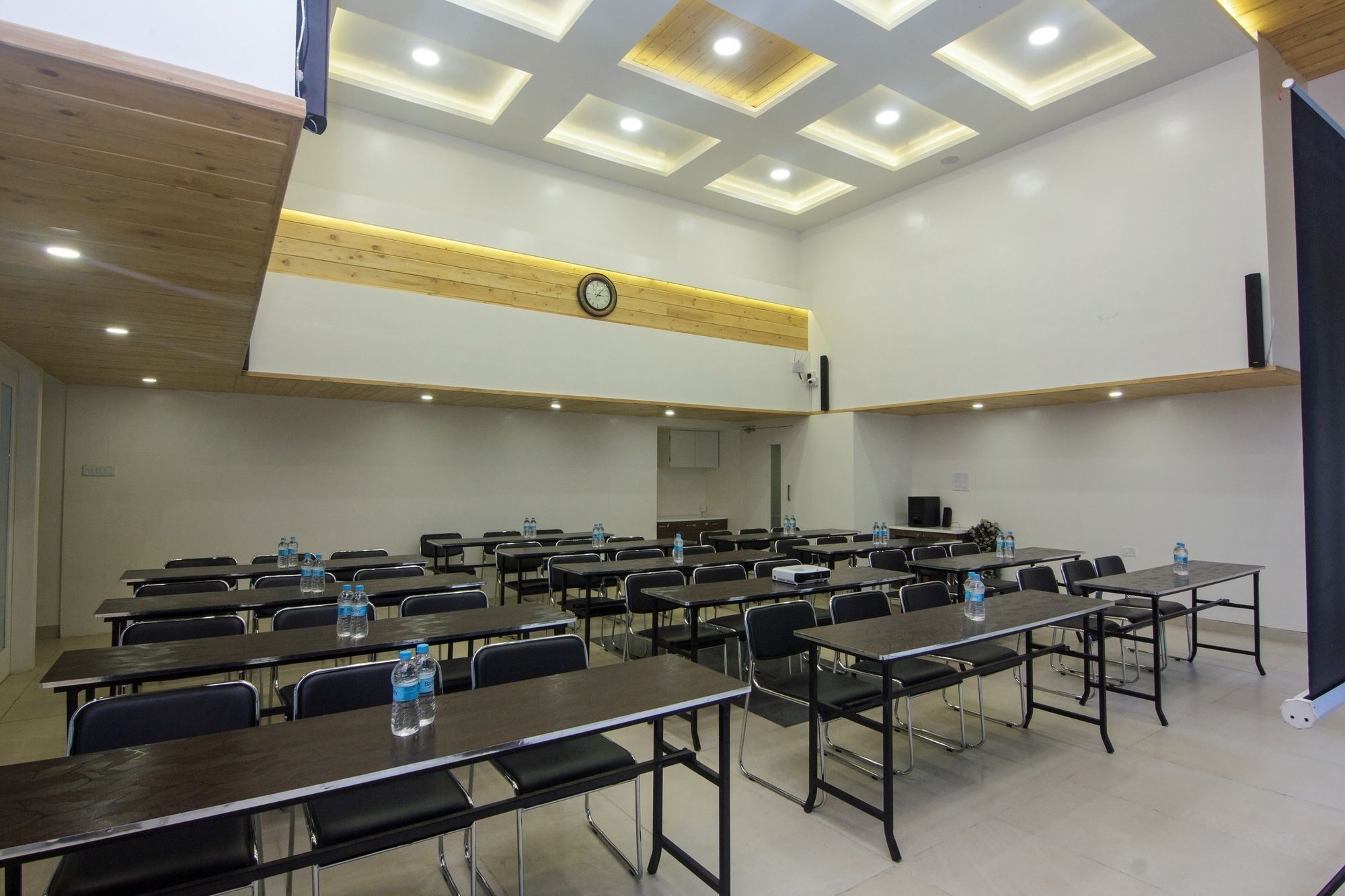 Oyo 9806 Hotel Arvi Lonavala Bagian luar foto